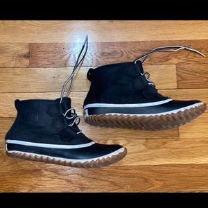 Sorel short winter boot